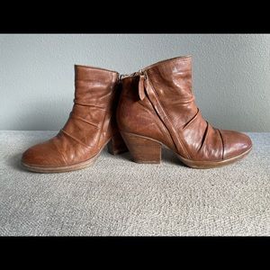 Sofft brand camel ankle booties